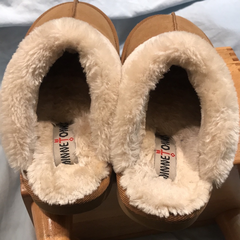 Minnetonka womens  8/M leather upper slippers final markdown no offers - Picture 5 of 12